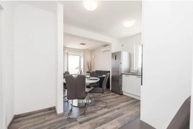 Modern Apartment Right on the Janice Beach in Pakostane, Centre 50 m Away - Lobi