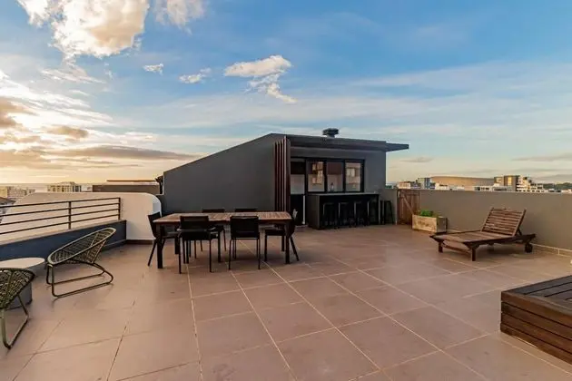 Modern Apartment in Sea Point With Rooftop Deck Penthouse on S