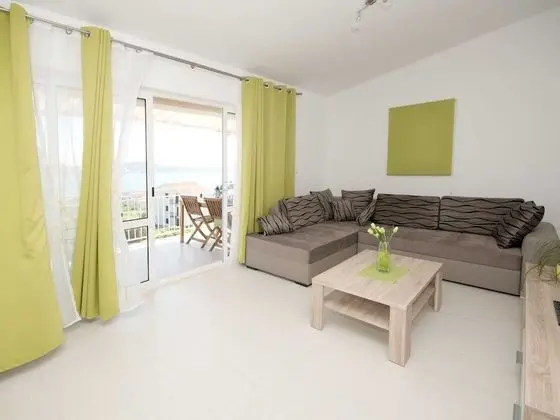 Modern Apartment in Seget Donji With Terrace