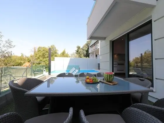 Modern Apartment in Seline Dalmatia With Swimming Pool