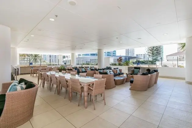 Modern Apartment with Resort Style Living - Lobi