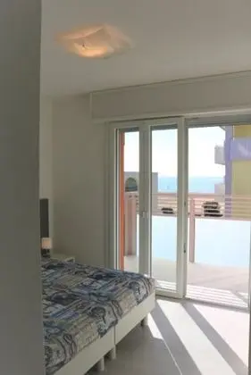 Modern Apartment With Terrace 50m From the Beach - Private Beach Place Included - Öne Çıkan Resim