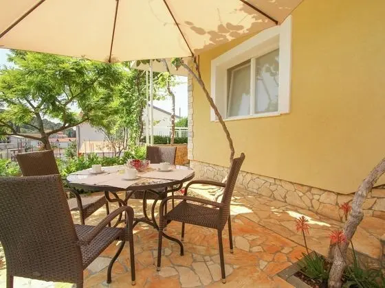 Modern Apartment in Trogir With Sea Nearby