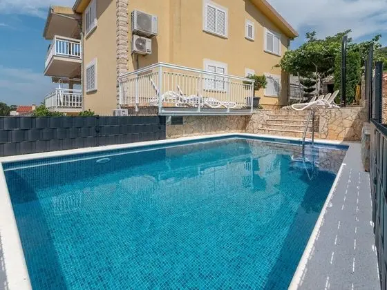 Modern Apartment in Trogir With Sea Nearby - Dış Mekan