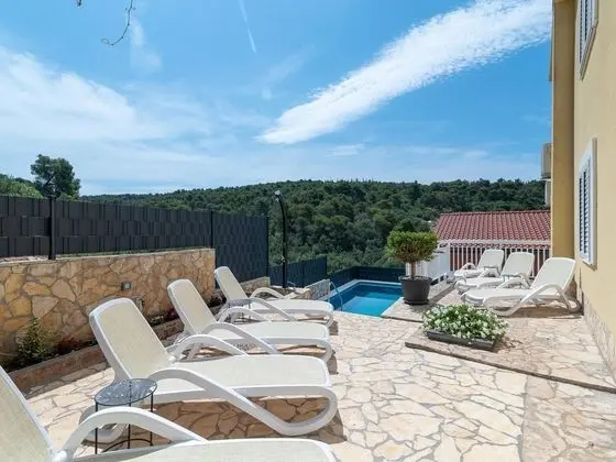 Modern Apartment in Trogir With Sea Nearby - Havuz