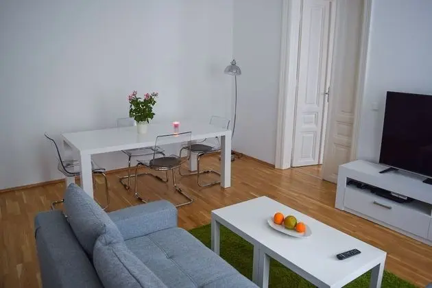 Modern apartment in Vienna near Danube
