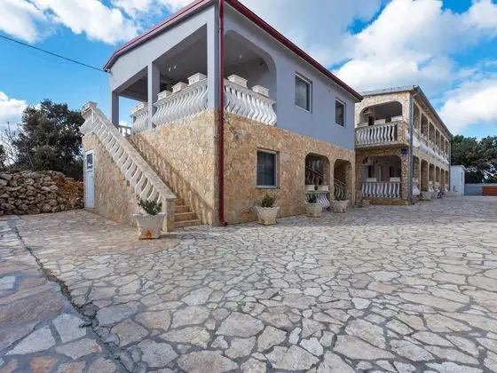 Modern Apartment in Vir With Balcony - Dış Mekan