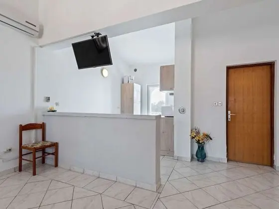 Modern Apartment in Vir With Balcony - İç Mekan