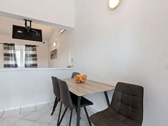 Modern Apartment in Vir With Balcony - Yerinde Yemek