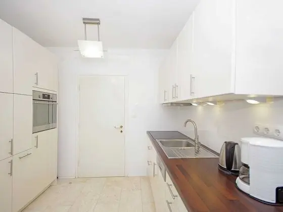Modern Apartment in Zadar With Terrace - Mutfak