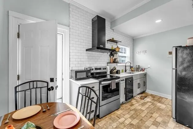 Modern Apartments near Downtown Greensboro - Mutfak