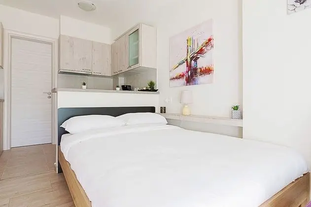 Modern Athens Studio by Cloudkeys - Oda