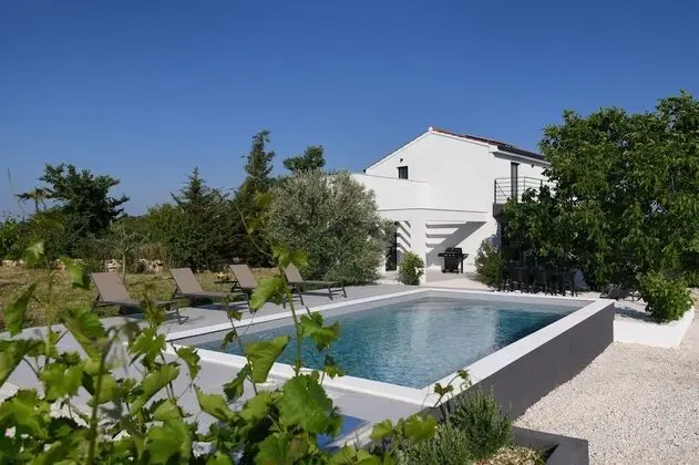Modern Villa Blackwood in Crno Secluded Area Near Zadar Center Near the Beach Private Pool en Suite Bathrooms - Oda
