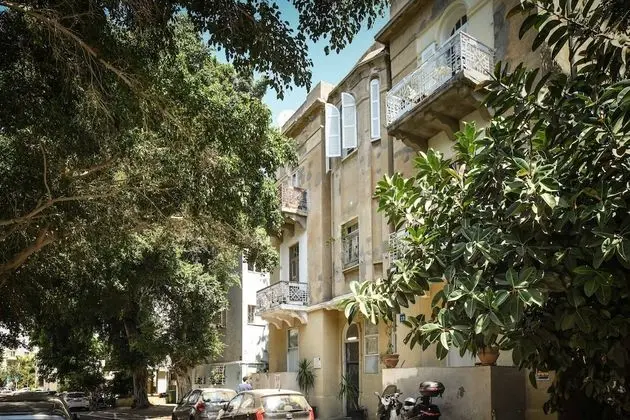 Modern & Bright 3BR apt with 2Balconies