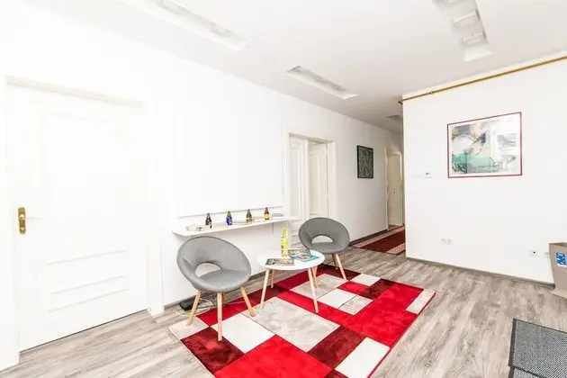 Modern and Bright Studio Heart of the City Center - İç Mekan