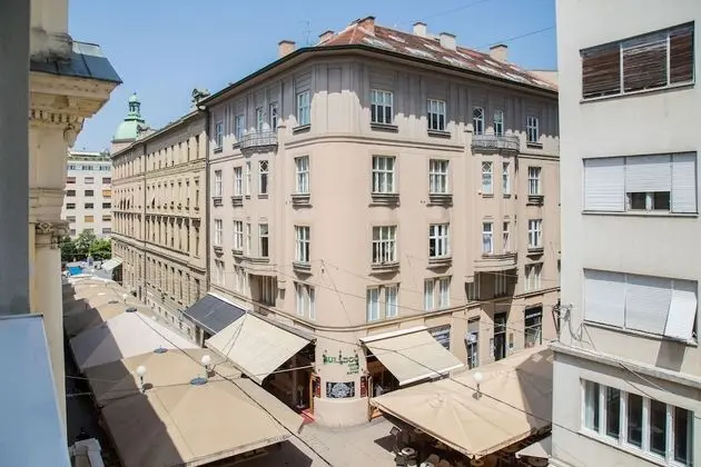 Modern and Bright Studio in Main Pedestrian Zone