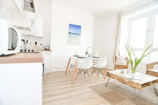 Modern Central Apartment - Lobi