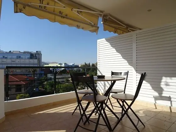 Modern Central Apartment with View - Dış Mekan