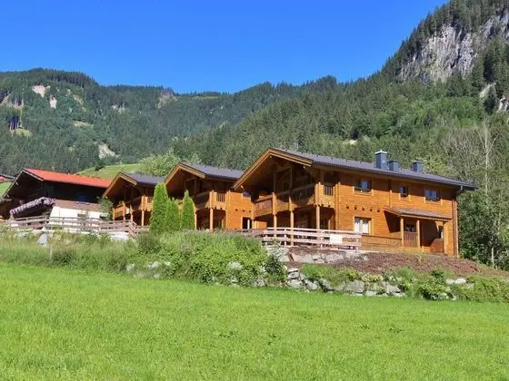 Modern Chalet with Hot Tub in Krimml - Dış Mekan