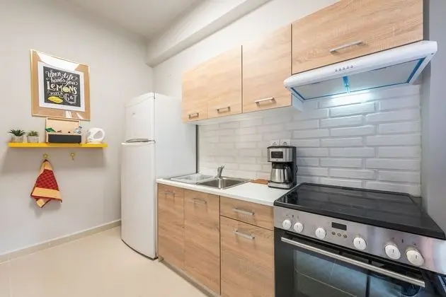 Modern City Apartment by Cloudkeys - Mutfak