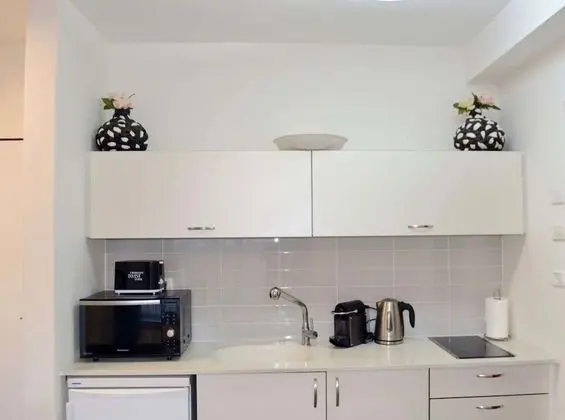 Modern in City Center by FeelHome - Mutfak