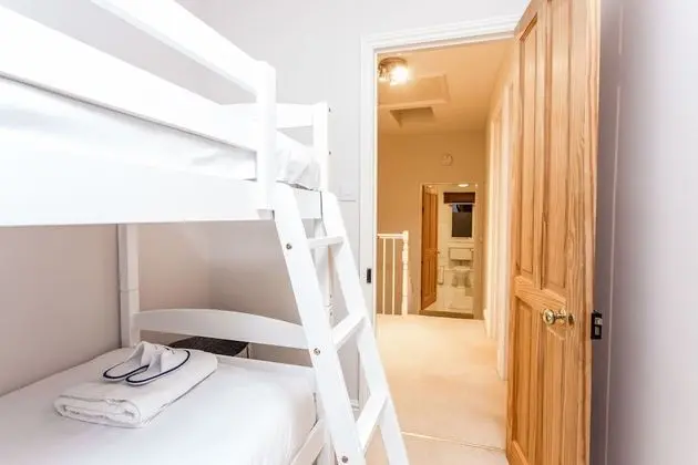 The Modern Classic - Contemporary & Elegant 3bdr Home