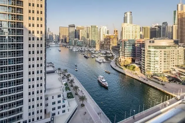 Modern & Classy 1BR Overlooking Marina!
