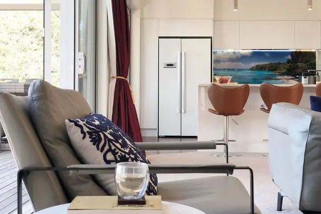 Modern Coastal Home & Award-winning Golf - Mutfak