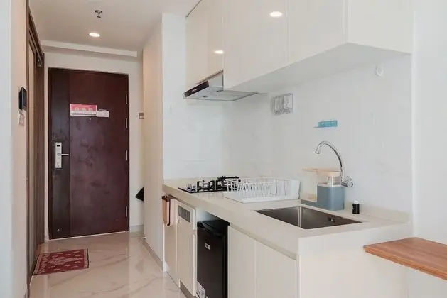 Modern And Comfort Studio Apartment At Sky House Bsd - Mutfak