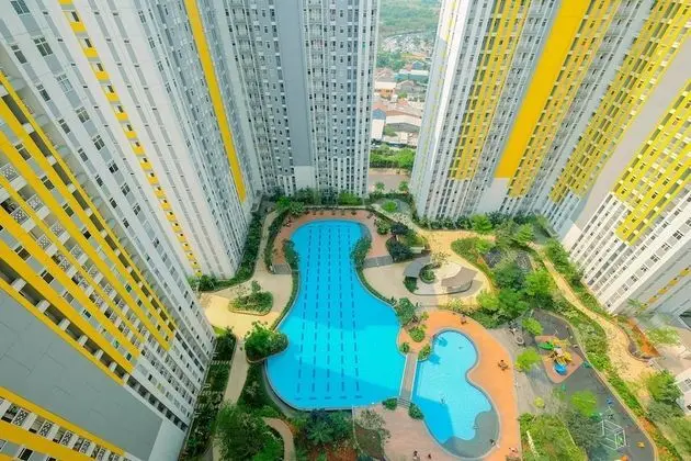 Modern and Comfortable 2BR Springlake Summarecon Bekasi Apartment - Havuz