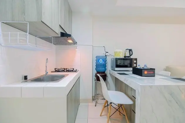 Modern and Comfortable 2BR Springlake Summarecon Bekasi Apartment - Mutfak