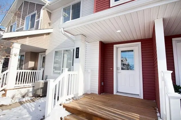 Modern and Comfortable Townhouse in South Winnipeg