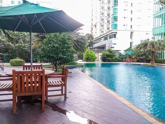 Modern And Comfy 1Br Apartment At Woodland Park Residence - Havuz