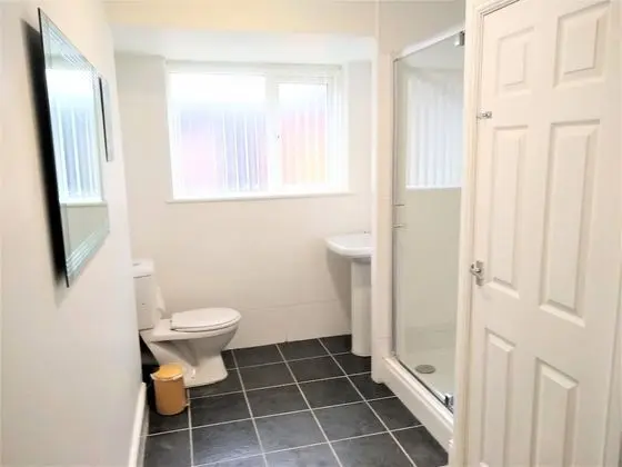 Modern Comfy 2-bedroom Flat in St Helens - Banyo Tipleri