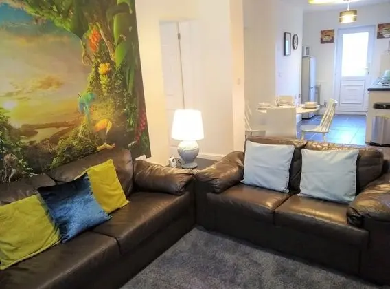 Modern Comfy 2-bedroom Flat in St Helens - Öne Çıkan Resim