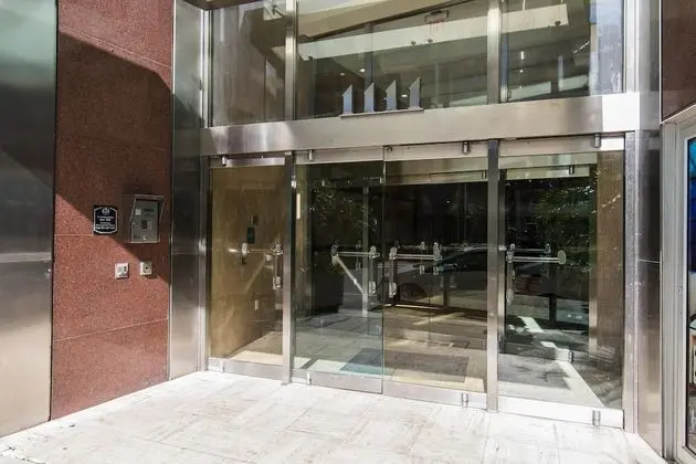 Modern Condos in California Building by Hosteeva - Dış Mekan