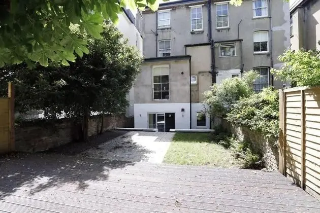 Modern Contemporary 2 Bed With Garden