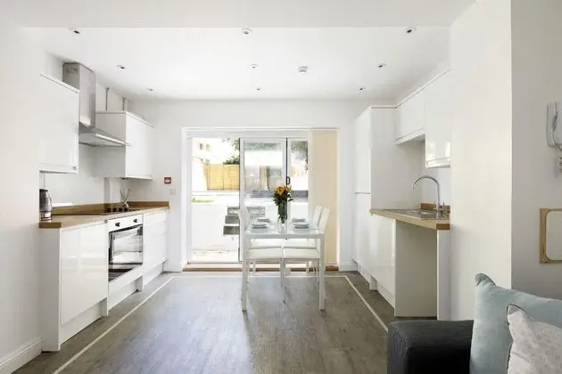 Modern Contemporary 2 Bed With Garden - Mutfak