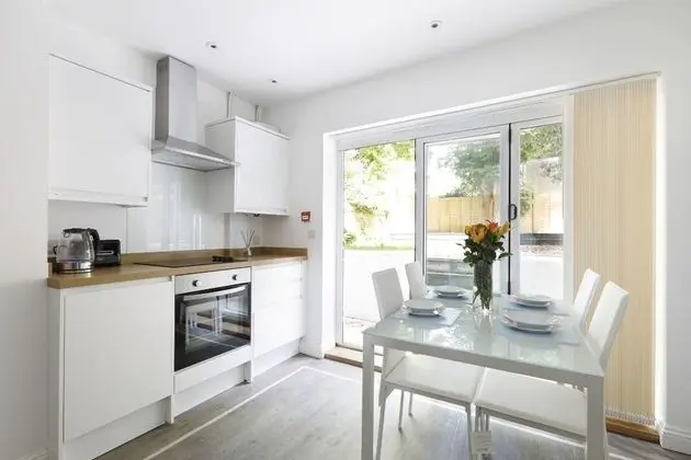 Modern Contemporary 2 Bed With Garden - Oda Düzeni
