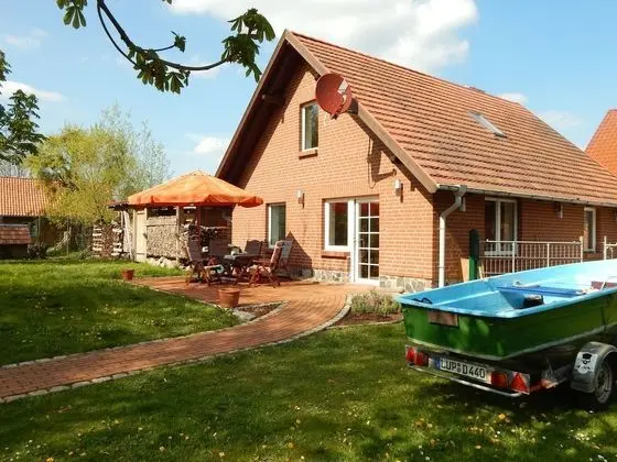 Modern Cottage Near Lake in Neu Poserin - Dış Mekan