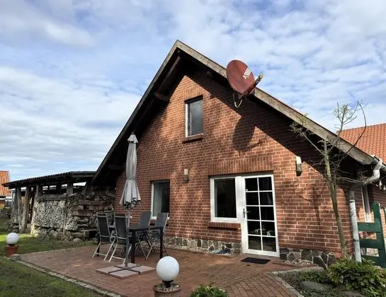 Modern Cottage Near Lake in Neu Poserin - Öne Çıkan Resim
