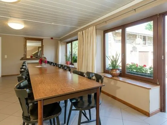 Modern Cottage With Private Garden in Waimes - Yerinde Yemek
