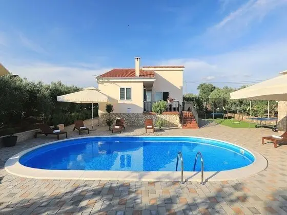 Modern Countryside Villa Near the Sea, Private Swimming Pool, Lovely Guesthouse