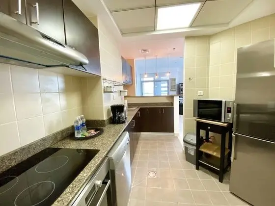 Modern and cozy 2BR Apartment in Torch Tower Dubai - Mutfak