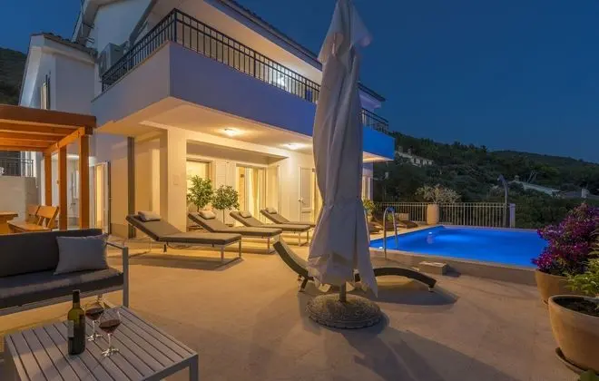 Modern Villa in Cres With Pool - Dış Mekan