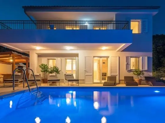 Modern Villa in Cres With Pool - Havuz