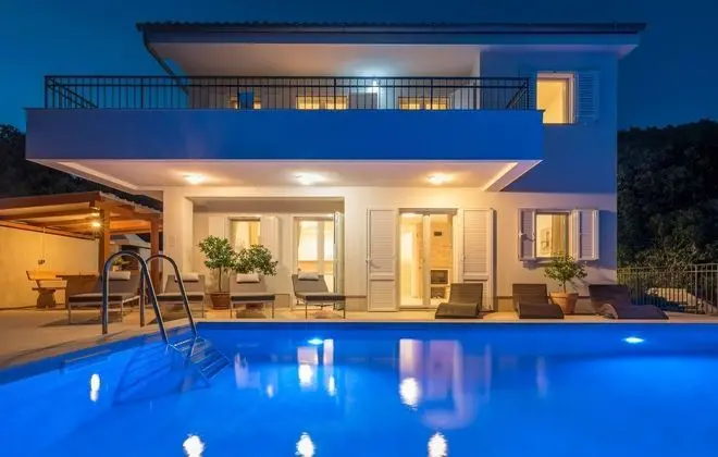 Modern Villa in Cres With Pool - Öne Çıkan Resim