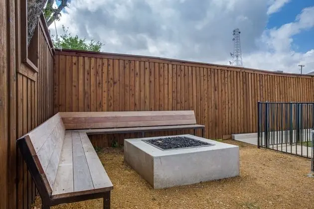 Modern Dallas TownHome 2 BR fully furnis - Dış Mekan