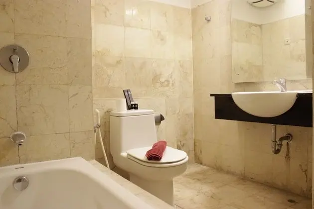 Modern & Deluxe 2BR at Braga City Walk Apartment - Banyo Tipleri