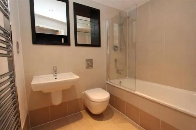 Modern Deluxe Leeds City Apt Balcony View - Banyo Tipleri